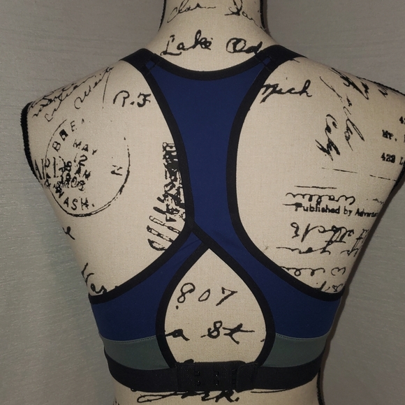 Victoria Secert Sports Bra - Picture 2 of 3